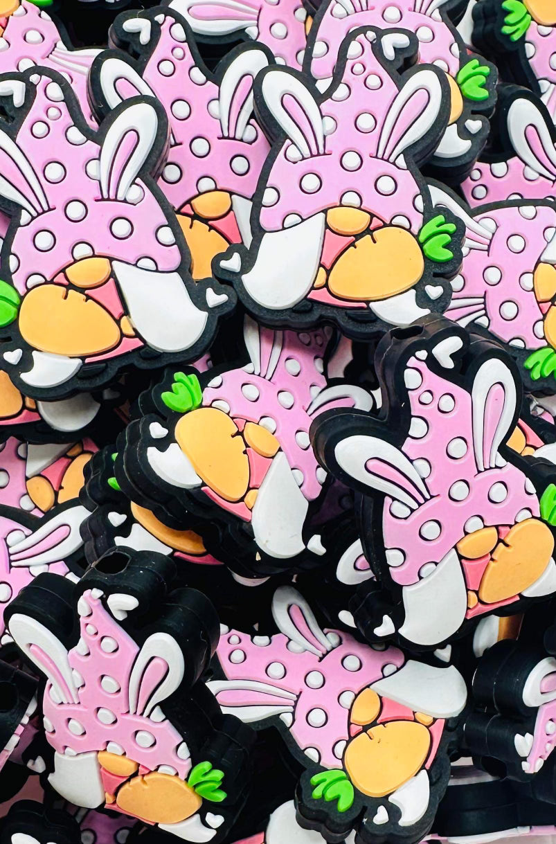 Gnome Bunny voler ma perle focale de carotte