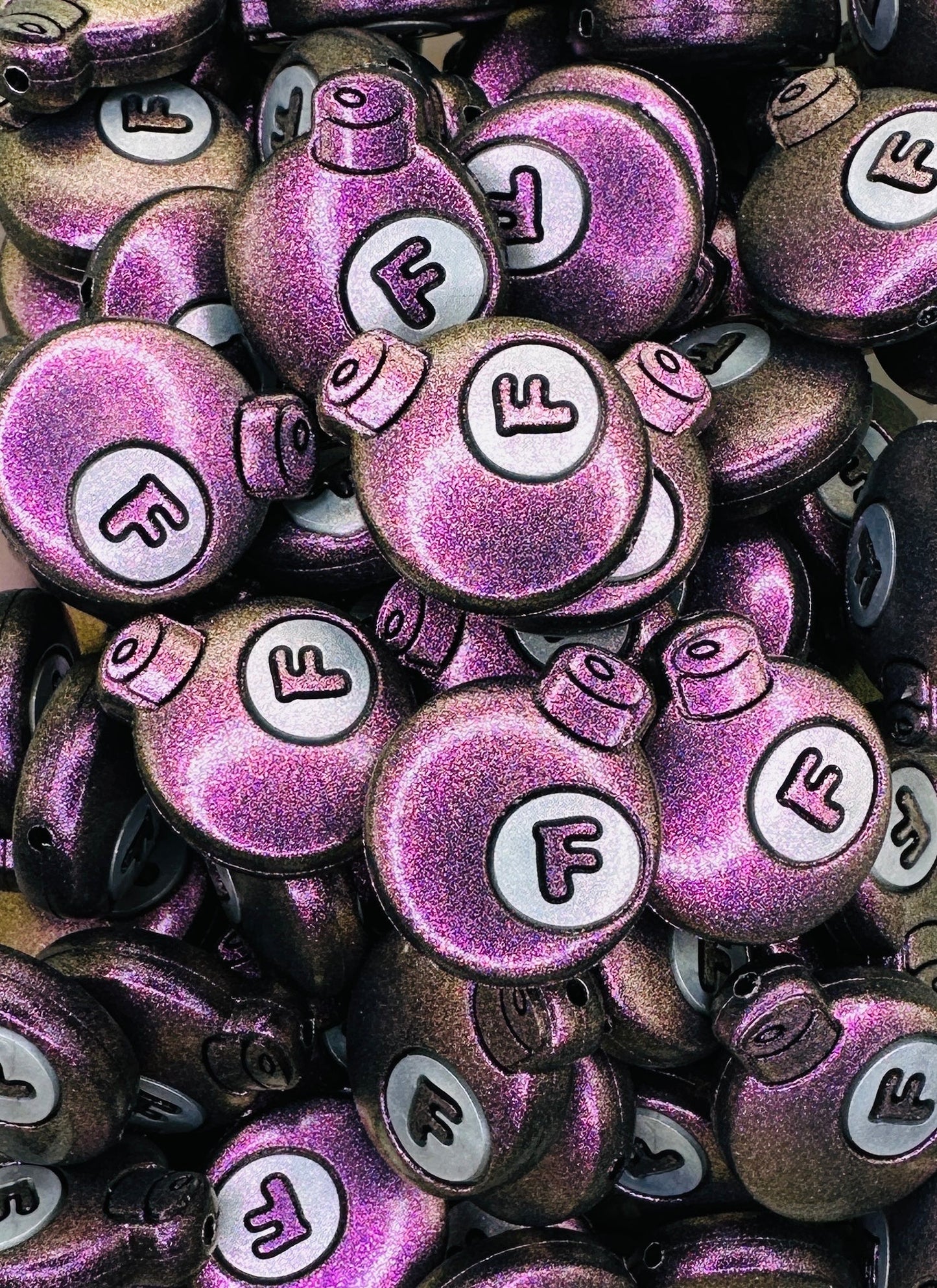 Création CTS : Perle focale noire 'F Bomb'