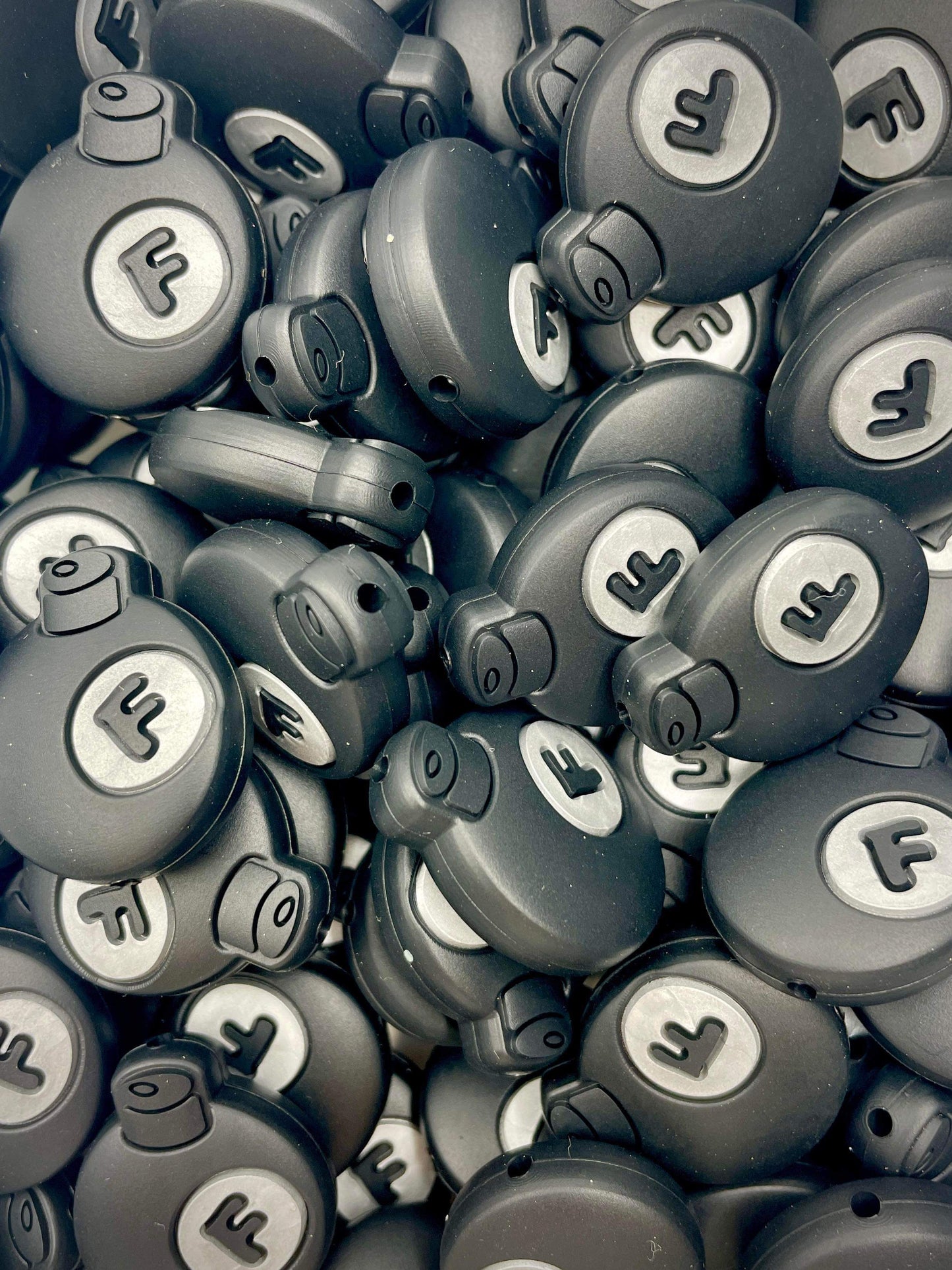 Création CTS : Perle focale noire 'F Bomb'