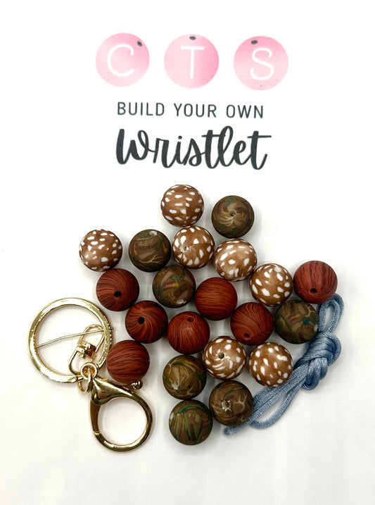 Hunting in the Woods Wristlet Kit