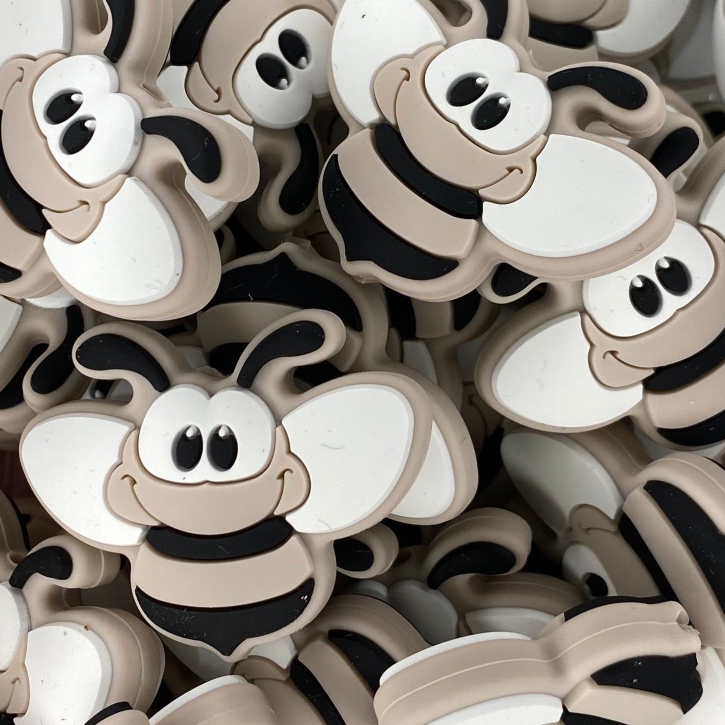 ***Discontinued*** Buzzing Bee Focal Bead