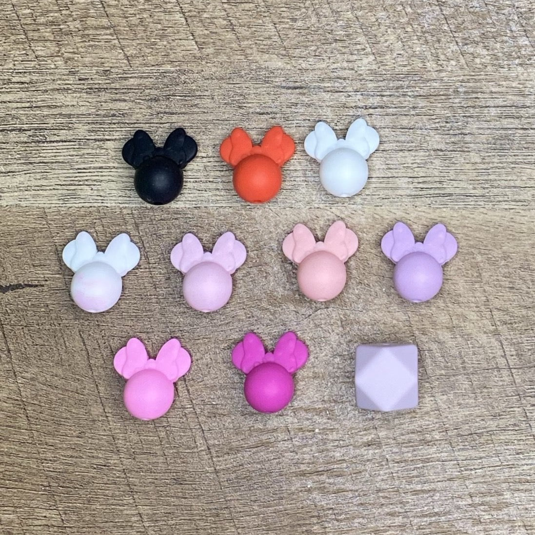 Mouse with Bow Focal Bead