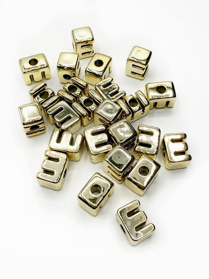 Perles de lettres blanches carrées horizontales de 12 mm 