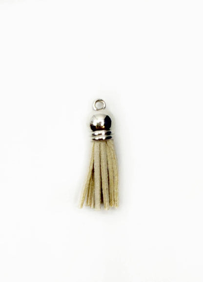 Petits pompons en cuir argenté