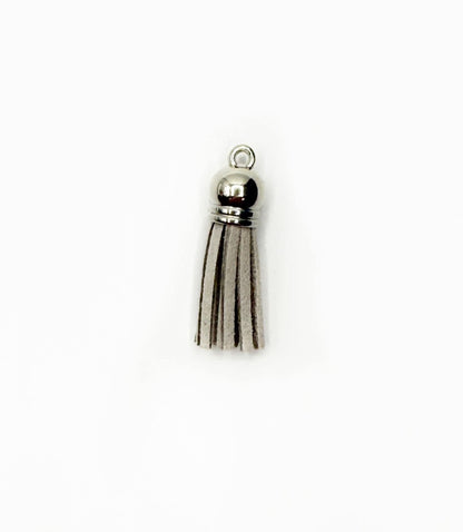 Petits pompons en cuir argenté