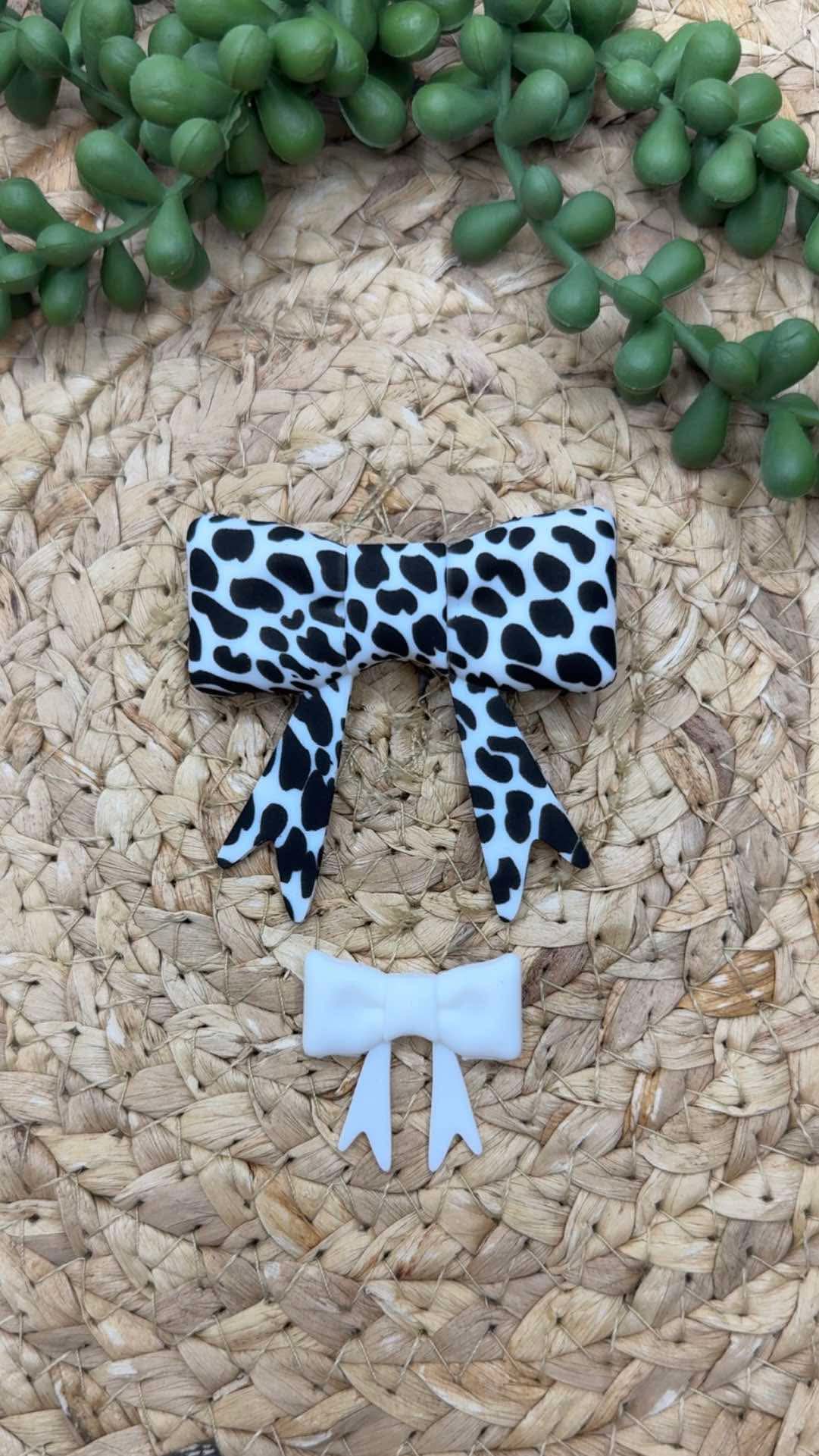 Black Cow Big Bow Energy Focal Bead