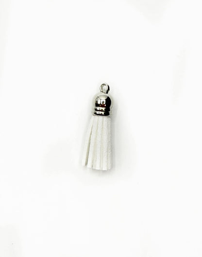 Petits pompons en cuir argenté