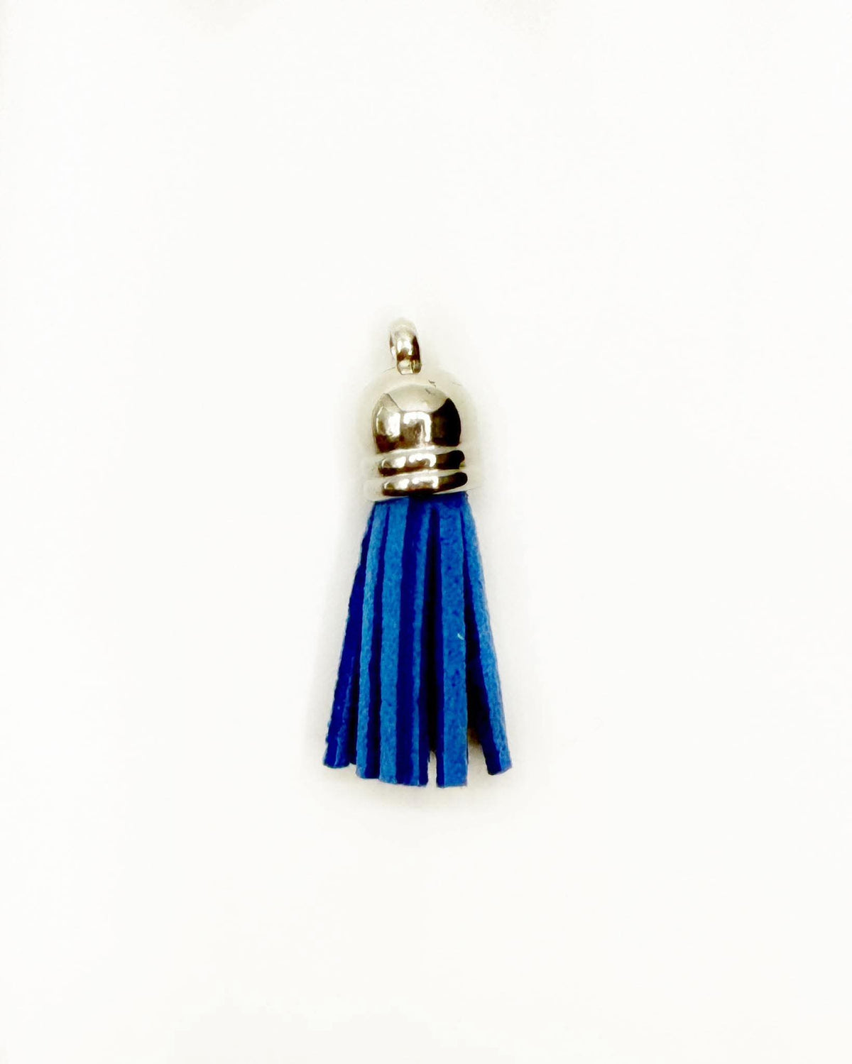 Petits pompons en cuir argenté