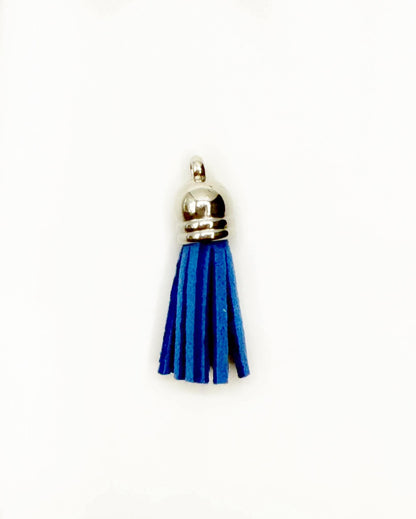 Petits pompons en cuir argenté