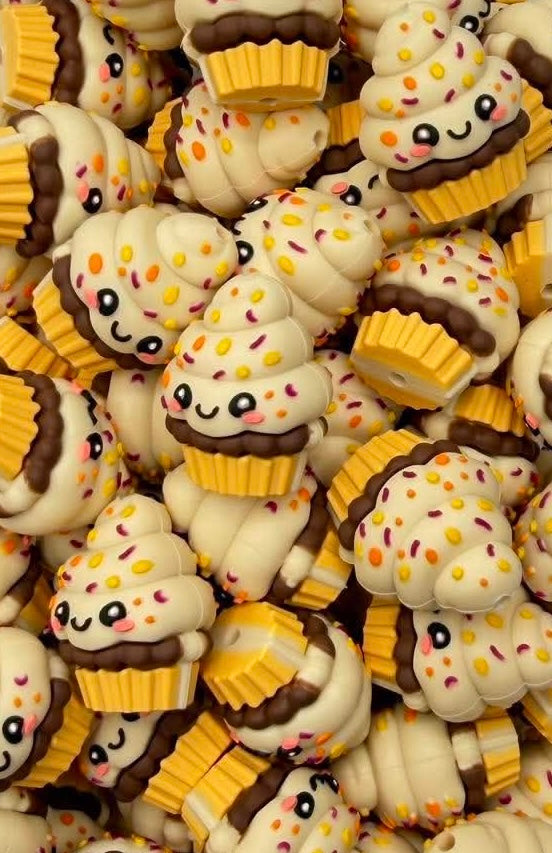 Double Icing Cupcake Focal Bead