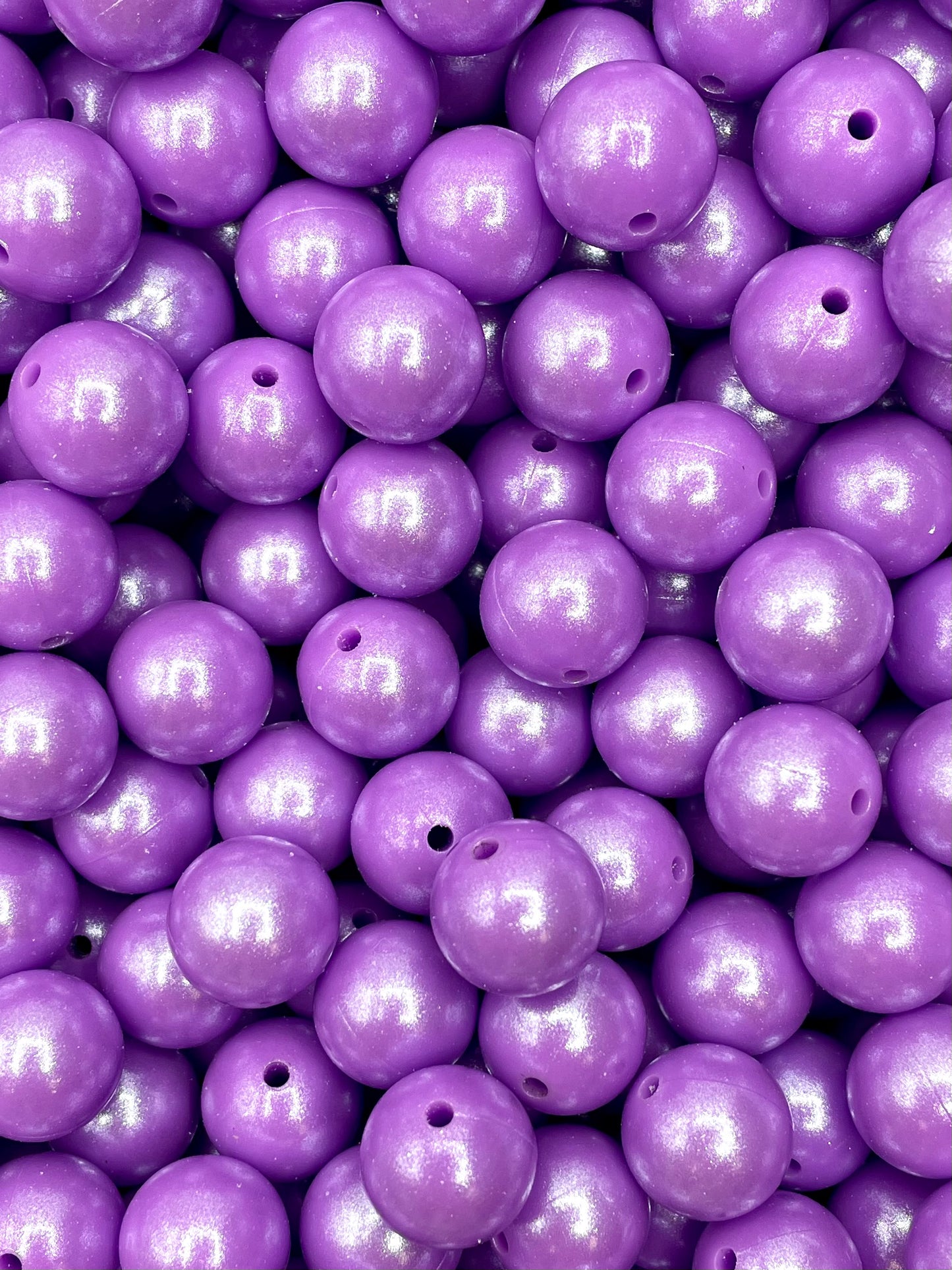 Perles violettes super chatoyantes de 15 mm