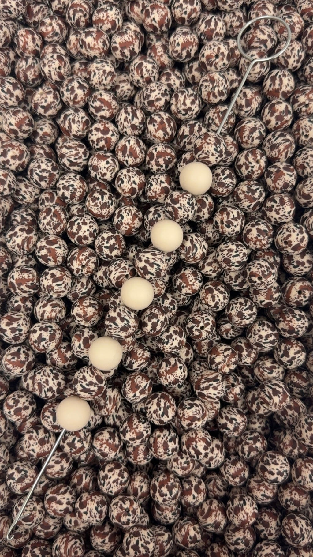 Création CTS : Perle de 15 mm imprimée en peau de vache marron Doeskin 